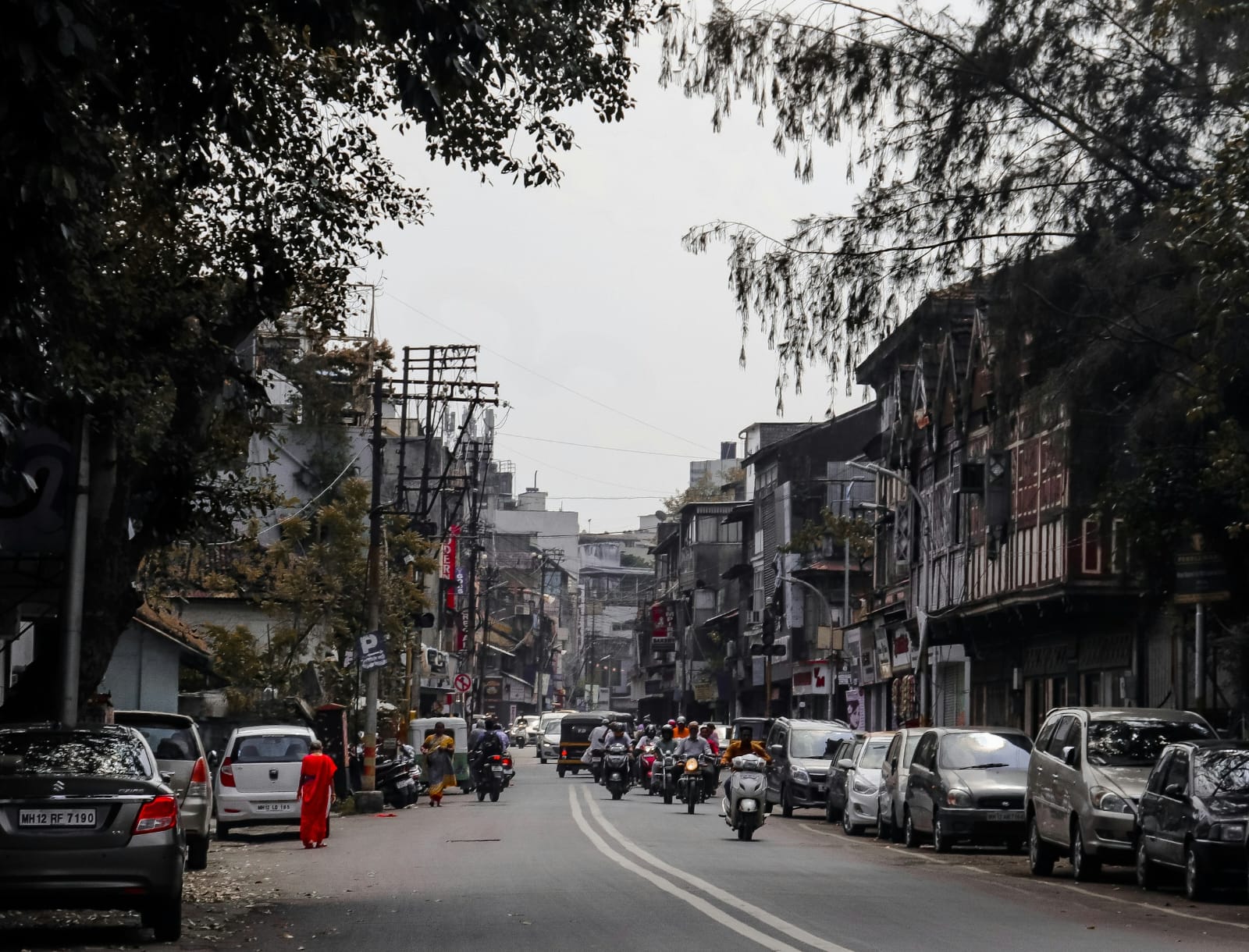 Deccan / FC Road streetscape